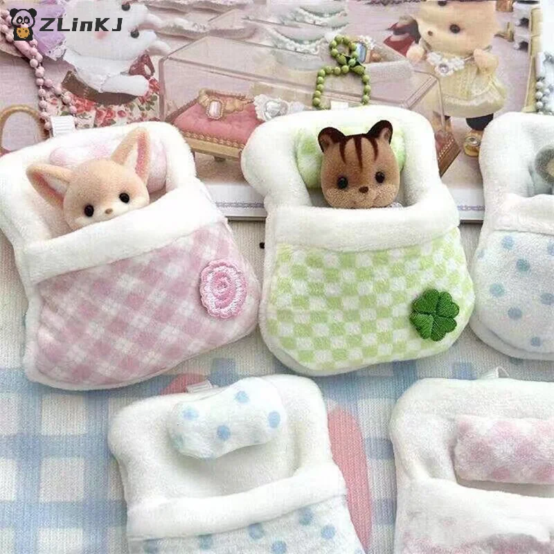 Bedroom Furniture - Adorable muñeca de peluche con forma